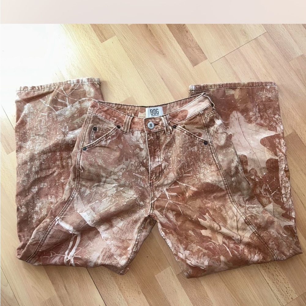 BDG women's Cargo Pants - Tan Camouflage